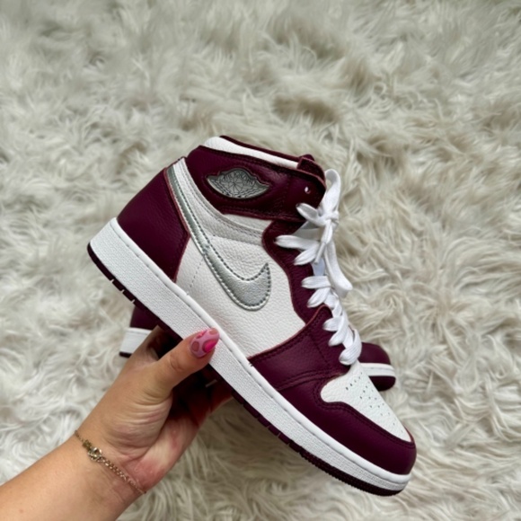 Nike Air Jordan 1 High Retro Bordeaux Silver Size 7Y Men's 7 Women's 8.5 - Picture 1 of 7